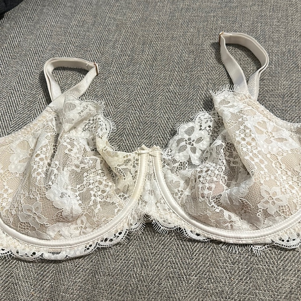 Victoria’s Secret cream colored lace bra